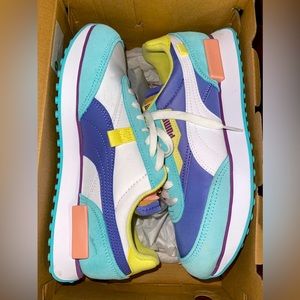 PUMA Shoes size M9/W10